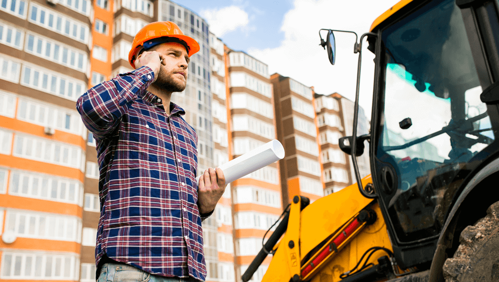 ingenieur construction electricien homme